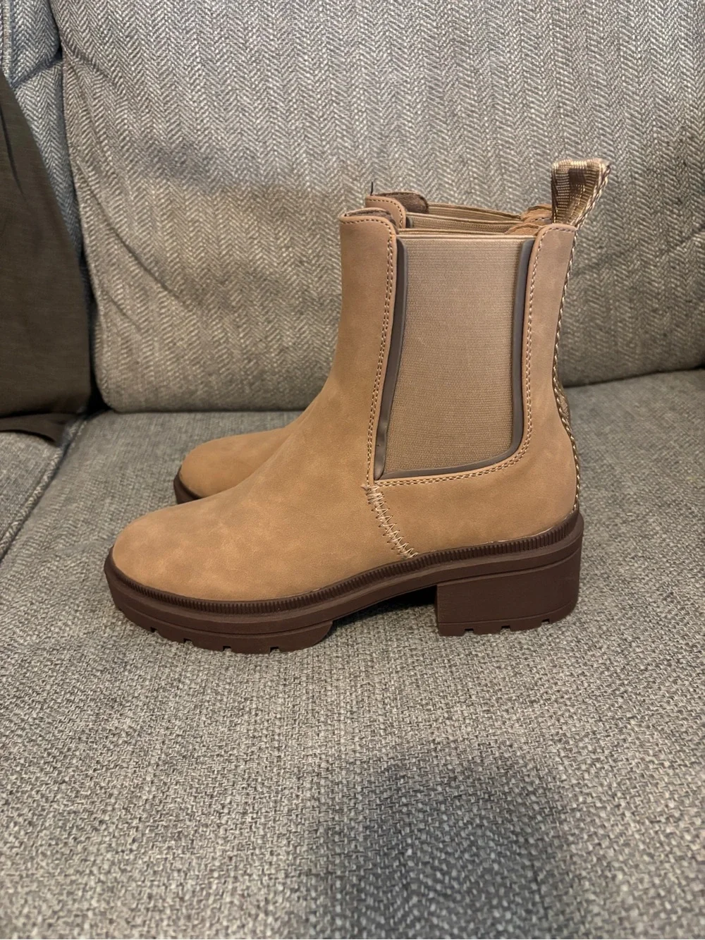 Rocket Dog Iggie Chelsea Boots Woman’s 6.5.